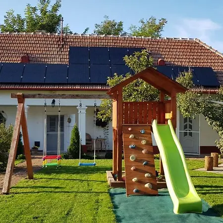 Harmonia Paraszthaz Es